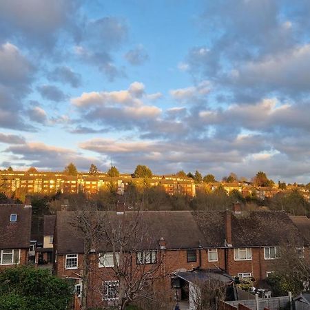 Appartement 5Min Drive To Luton Airport, 2 Train Stations & Motorway - Free Parking - Late Check Out 11Am - Quiet & Peaceful Location With A Relaxing Garden - Only 25Min Drive To North London - Free Wifi Extérieur photo