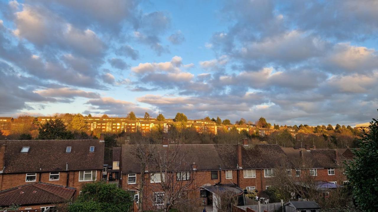 Appartement 5Min Drive To Luton Airport, 2 Train Stations & Motorway - Free Parking - Late Check Out 11Am - Quiet & Peaceful Location With A Relaxing Garden - Only 25Min Drive To North London - Free Wifi Extérieur photo